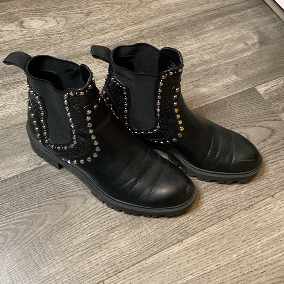 Used - Picture 2 of 3